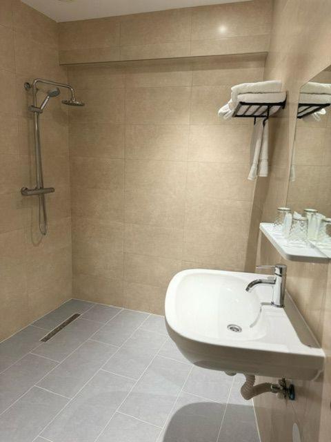 Ma Airport Hotel ﾎｰﾌﾄﾞﾛｰﾌﾟ エクステリア 写真